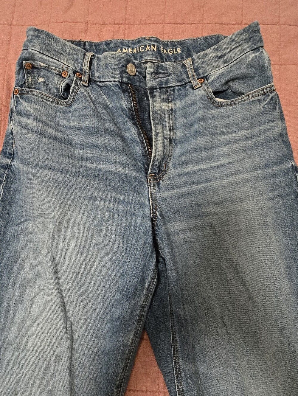 American Eagle Light Wash High-Rise Jeans - Light Blue SIZE 8